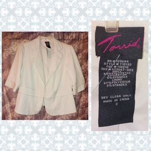 Torrid brand Ivory Colored Blazer Sz 2|2X|18/20